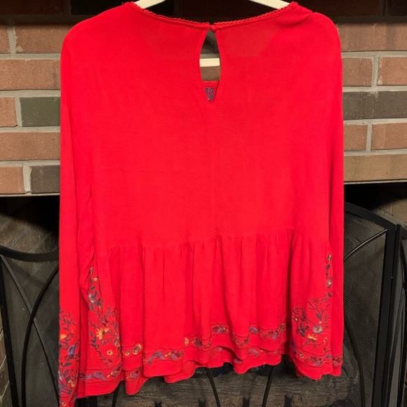 SOLD** Sz L Boho red embroidered floral details bell sleeve top. - Picture 8 of 10